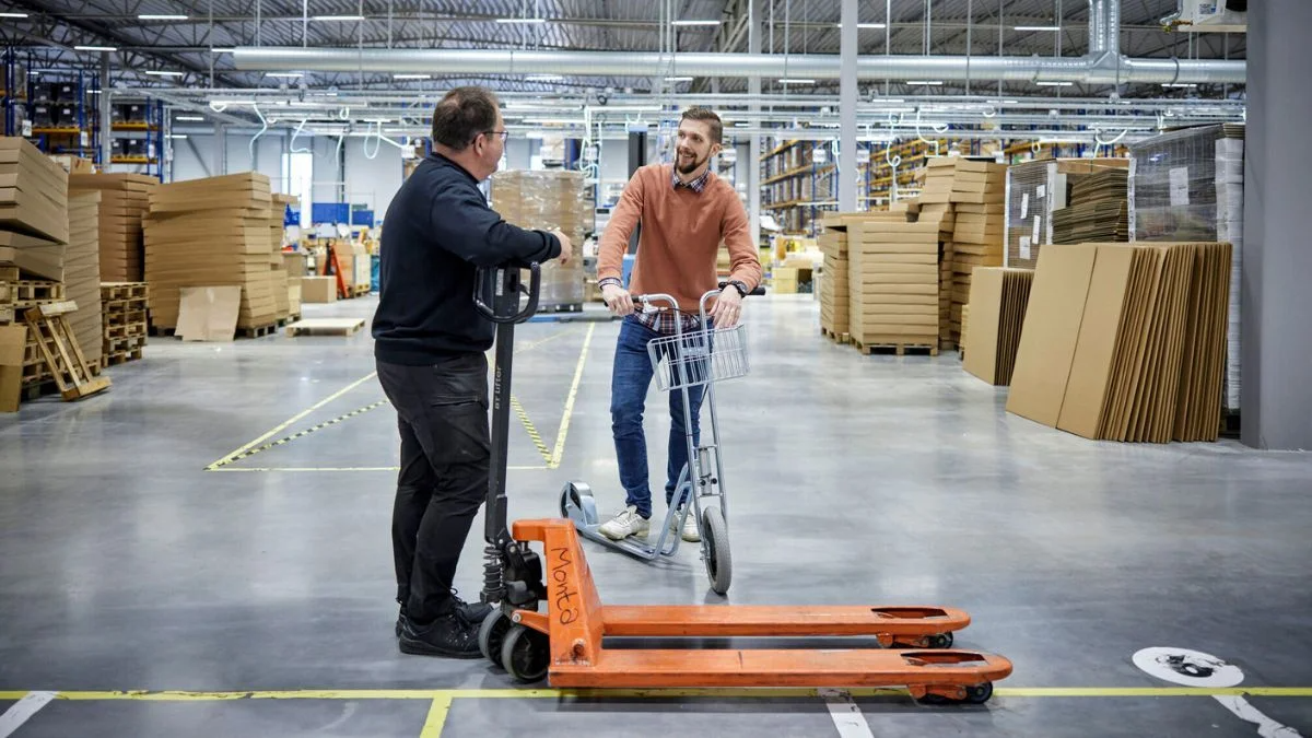 Find palleløfter og løbehjul til erhverv hos JustMore